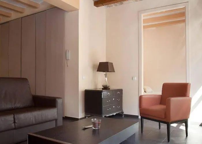 El Born - Spacious 2 Bedrooms * Barcelona