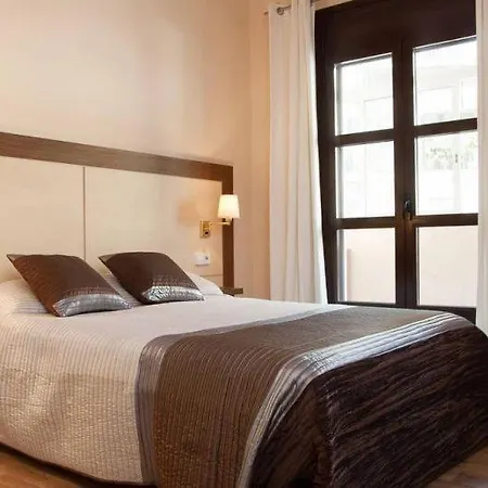 Daire El Born - Spacious 2 Bedrooms *